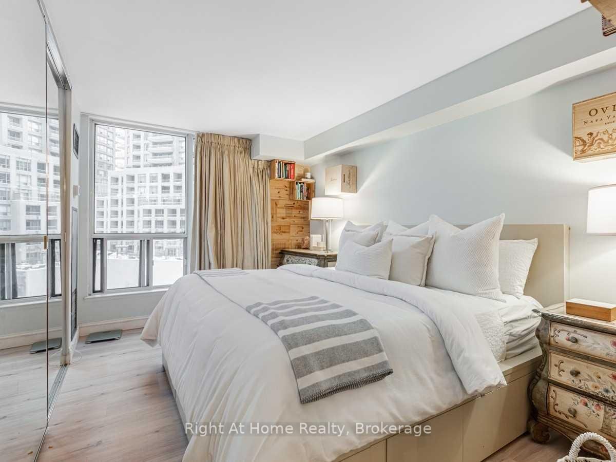 24 Wellesley Street W, Unit 513 - Photo 26