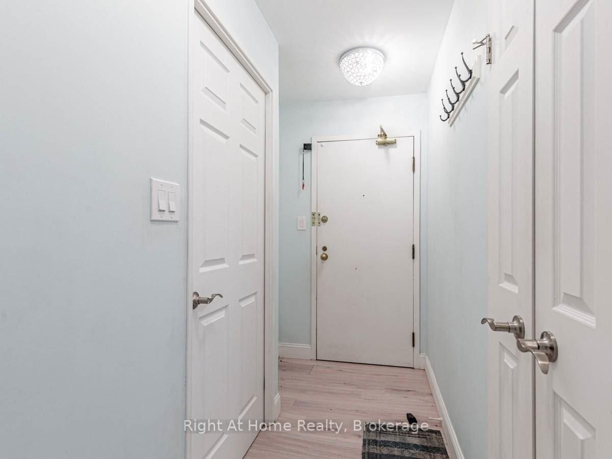 24 Wellesley Street W, Unit 513 - Photo 3