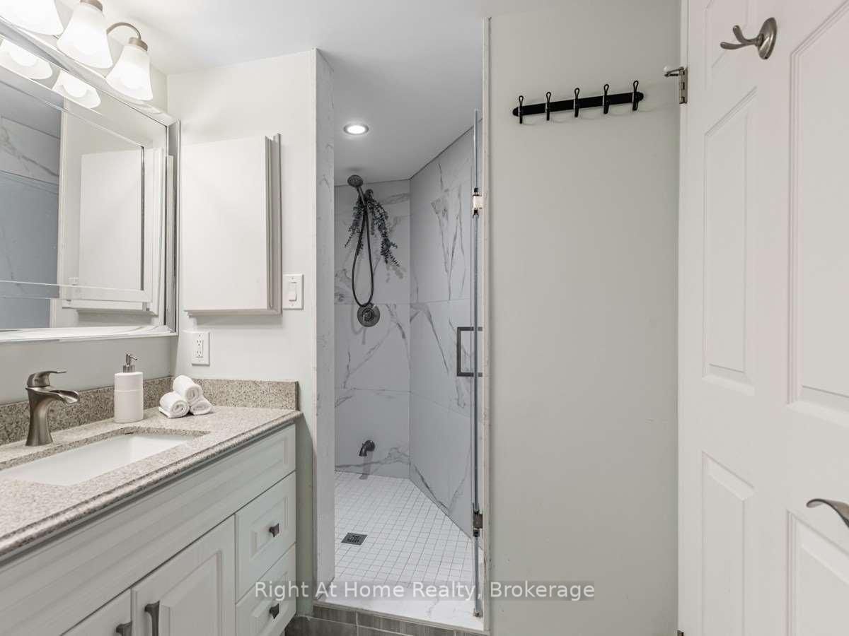 24 Wellesley Street W, Unit 513 - Photo 30