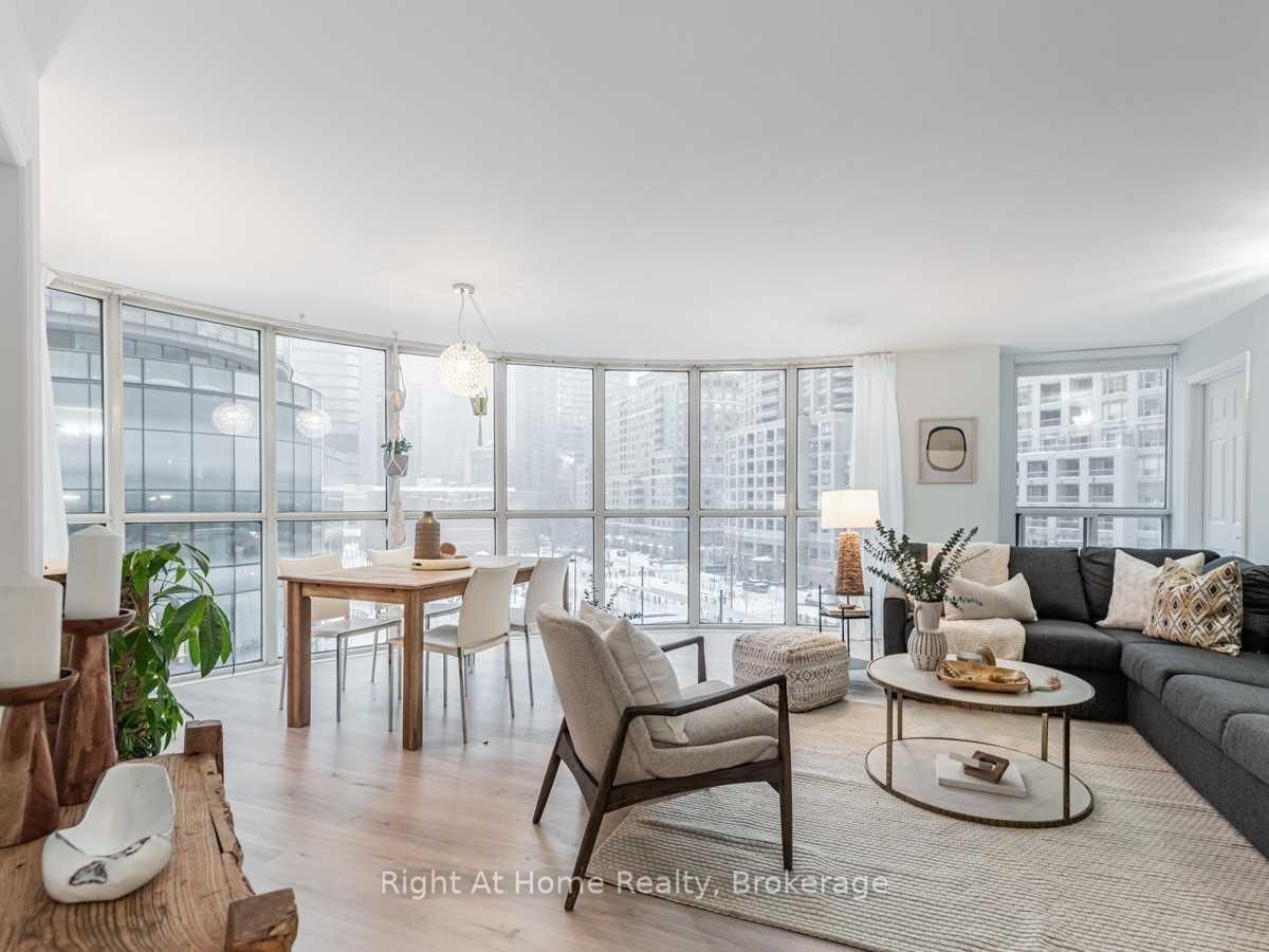 24 Wellesley Street W, Unit 513 - Photo 32