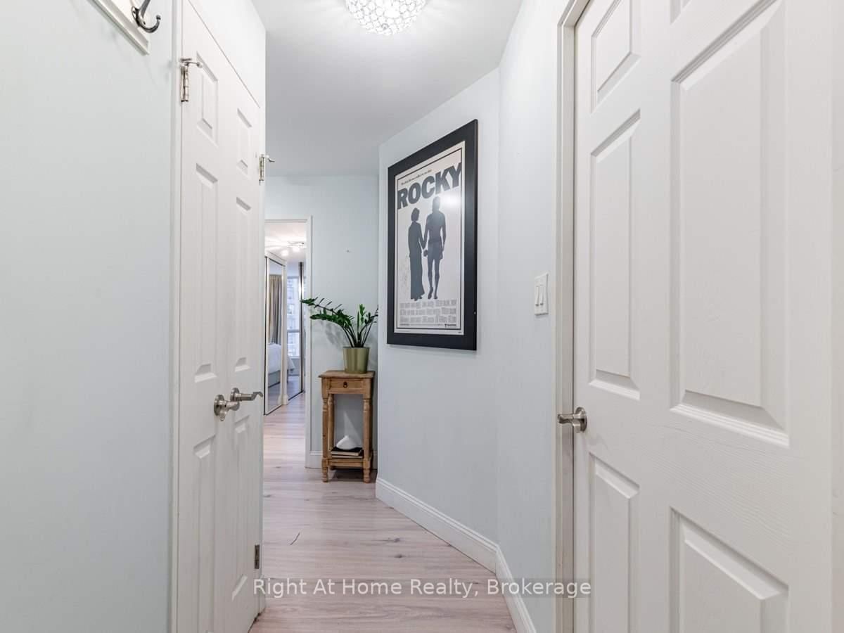 24 Wellesley Street W, Unit 513 - Photo 4