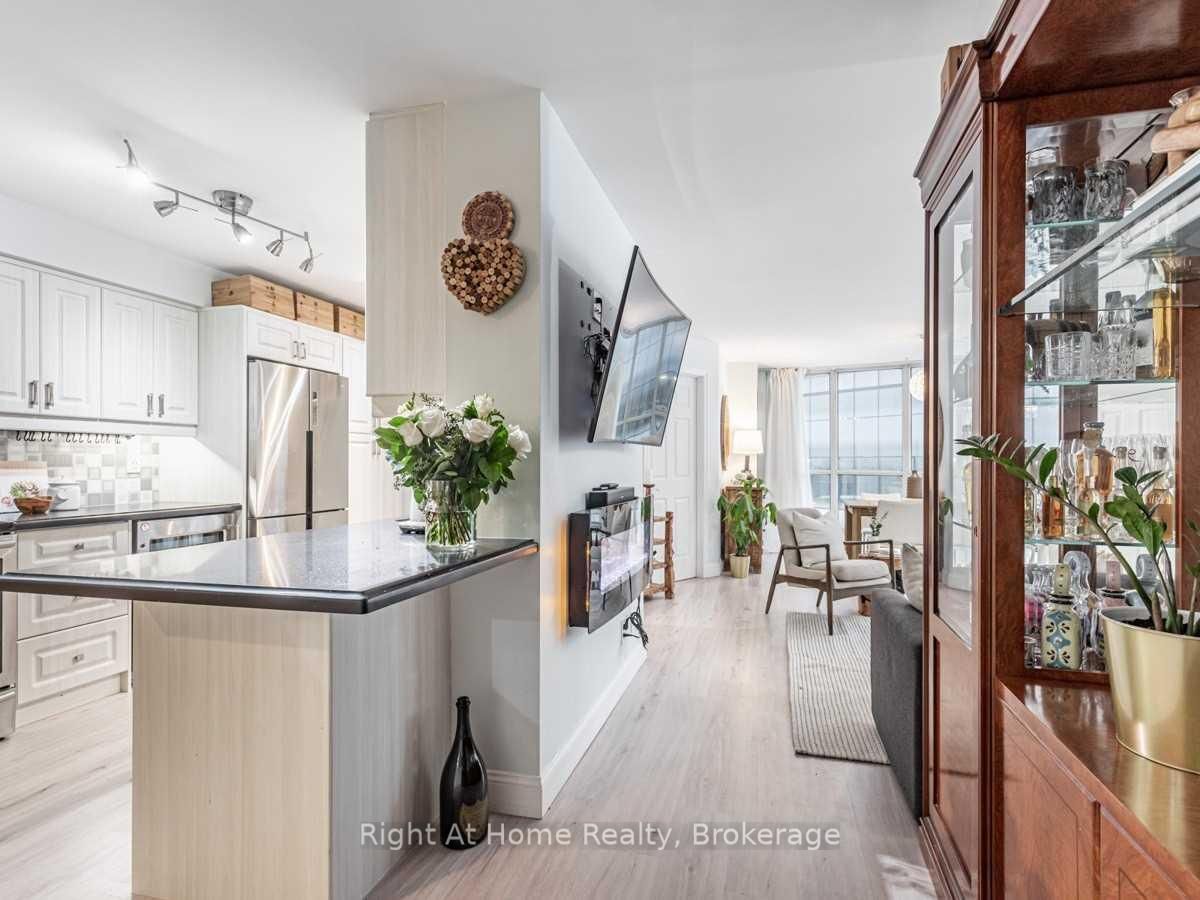 24 Wellesley Street W, Unit 513 - Photo 5