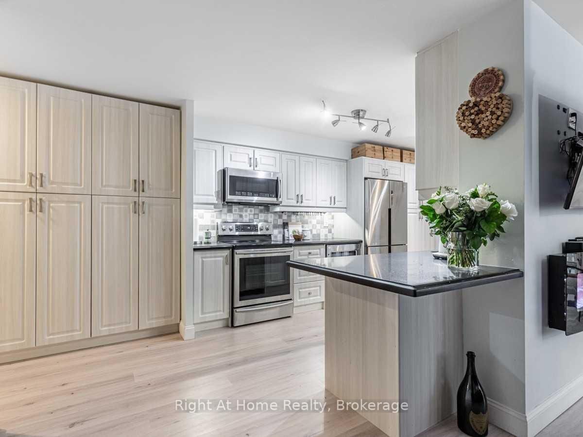 24 Wellesley Street W, Unit 513 - Photo 6