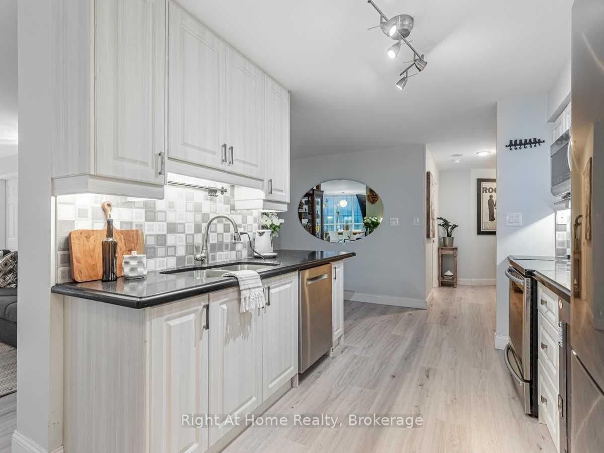 24 Wellesley Street W, Unit 513 - Photo 9