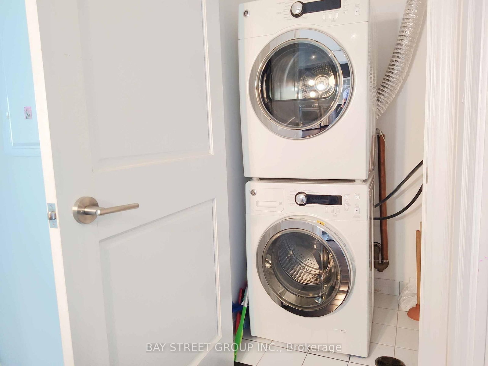 388 Yonge Street, Unit 6704 - Photo 6