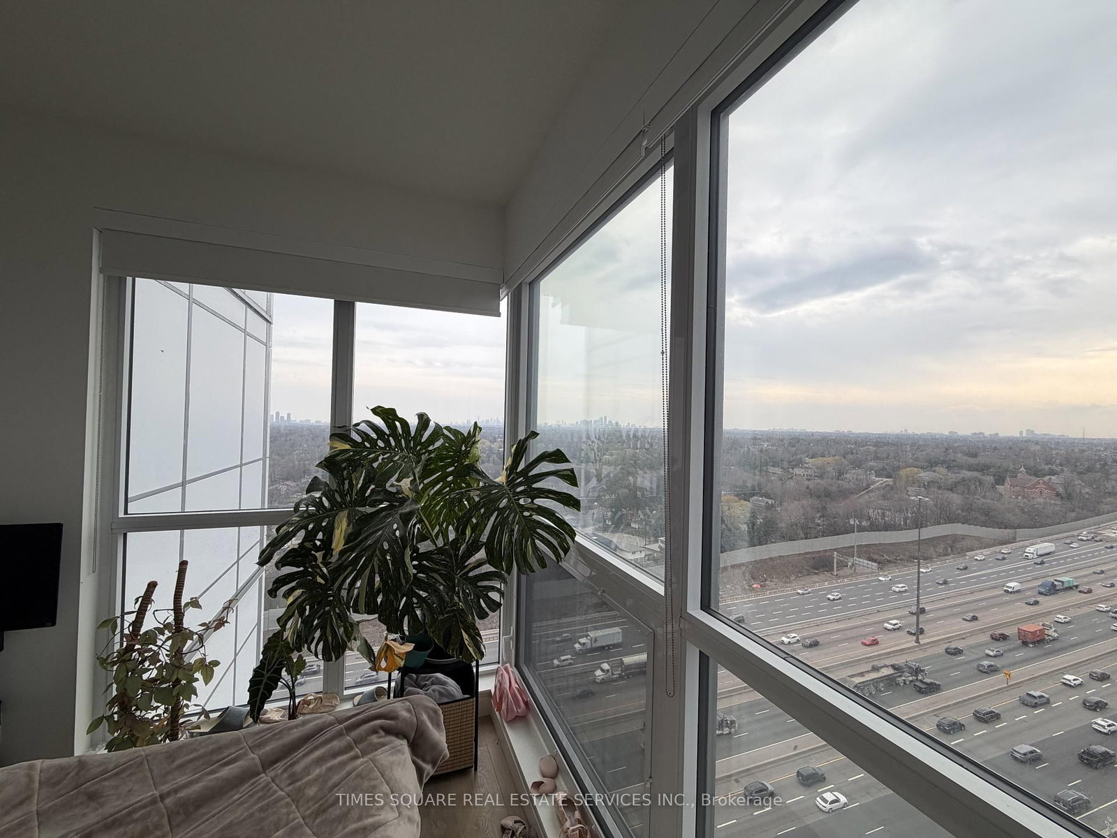 27 McMahon Drive, Unit 2203 - Photo 7