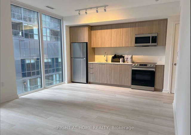 708 - 357 King Street W