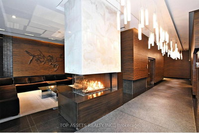 2112-770 Bay Street, Toronto, Ontario image-0-2