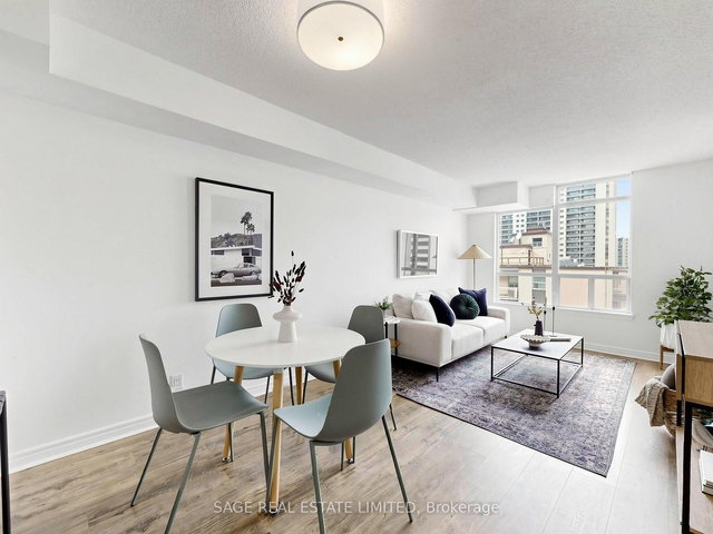 811 - 225 Wellesley Street E