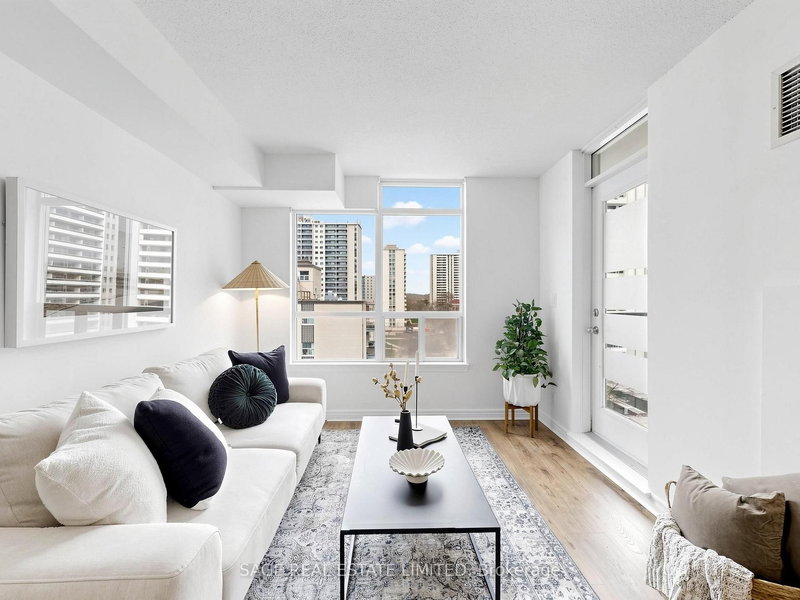 811 - 225 Wellesley St E, Toronto, M4X 1X8 | Image 2