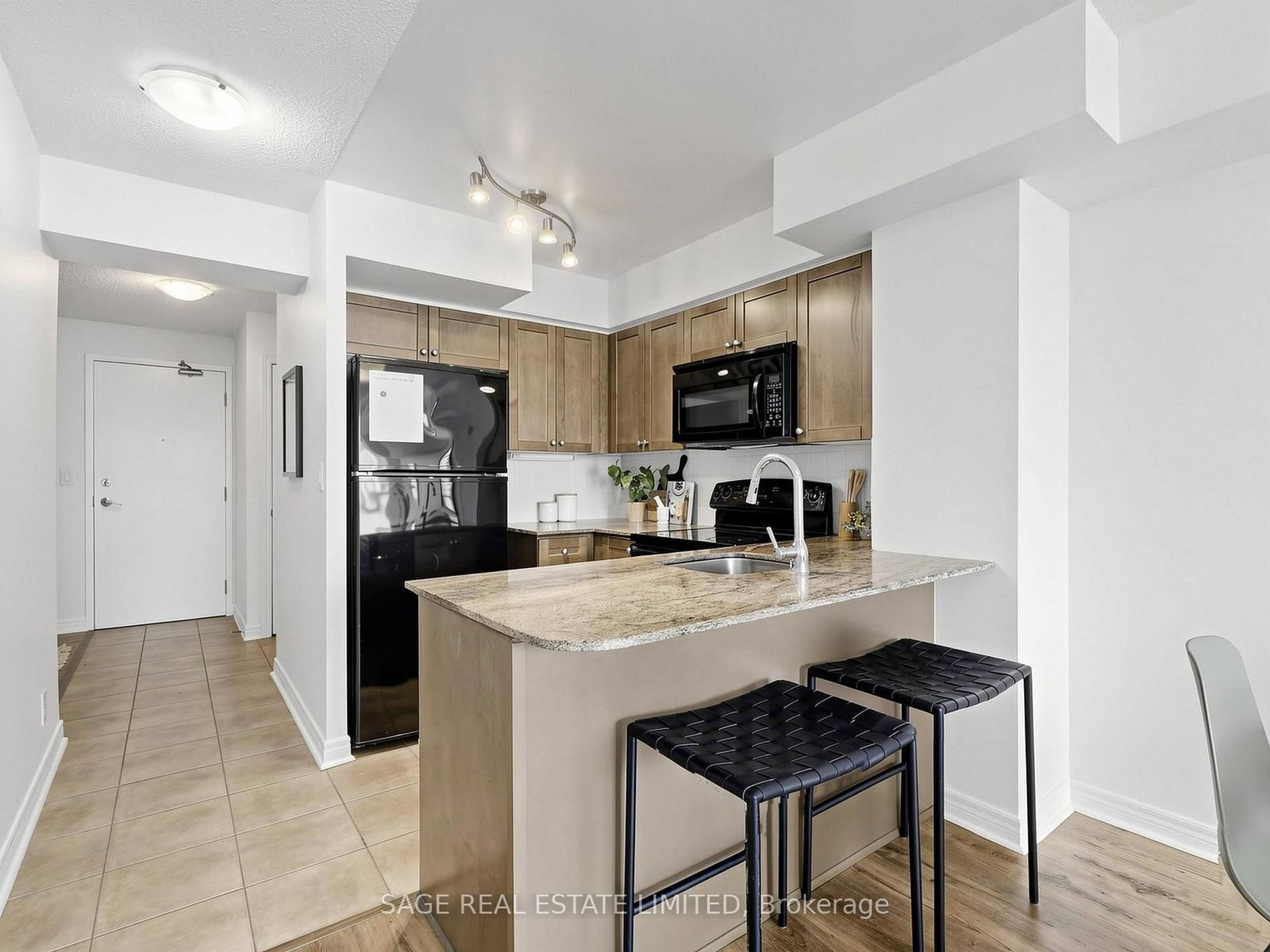 225 Wellesley Street E, Unit 811 - Photo 9