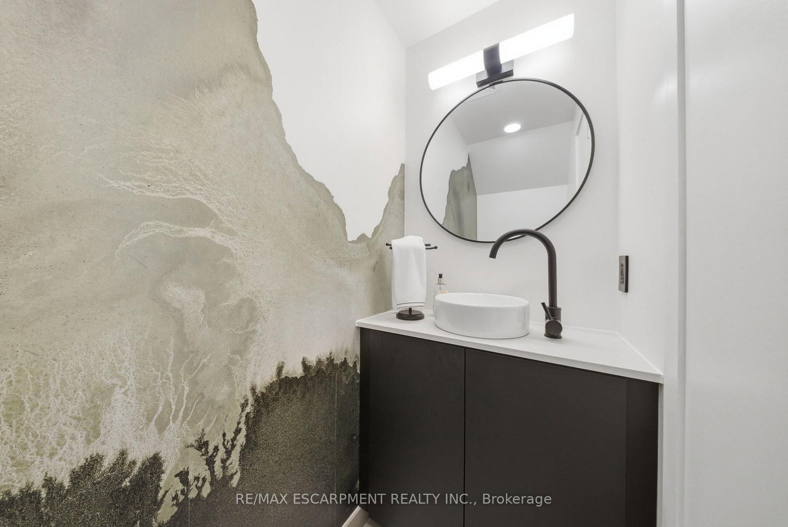 127 Queen Street E, Unit TH1 - Photo 16