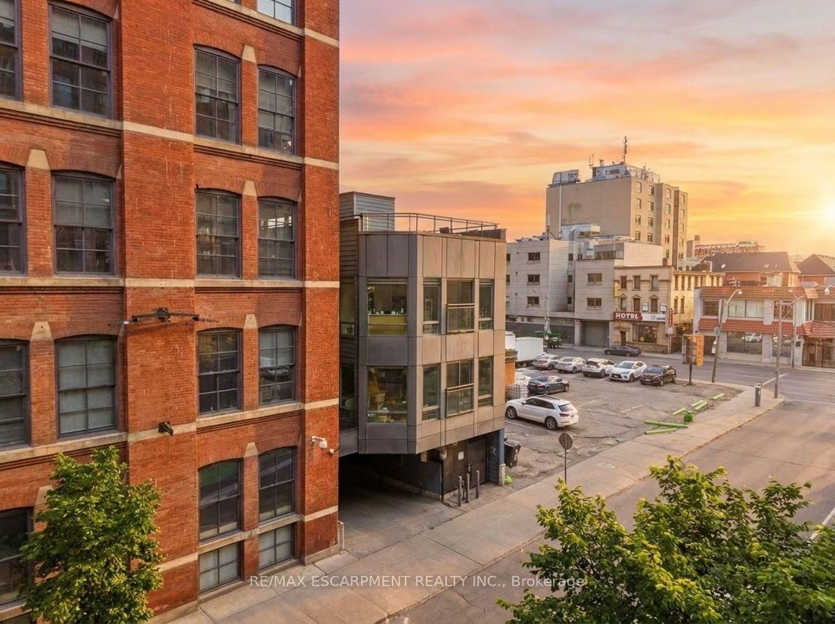 127 Queen Street E, Unit TH1 - Photo 8