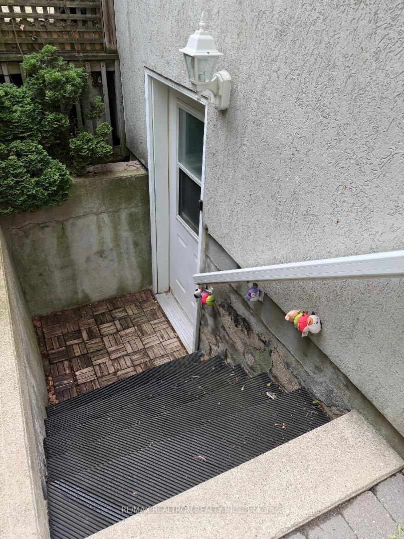 80 Harlandale Avenue, Unit Lower