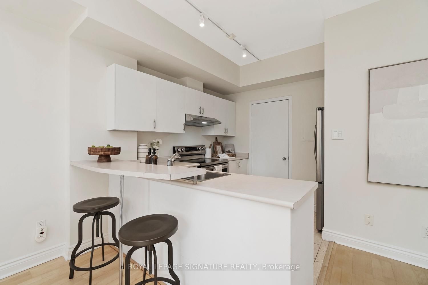 550 Front Street W, Unit 207 - Photo 9