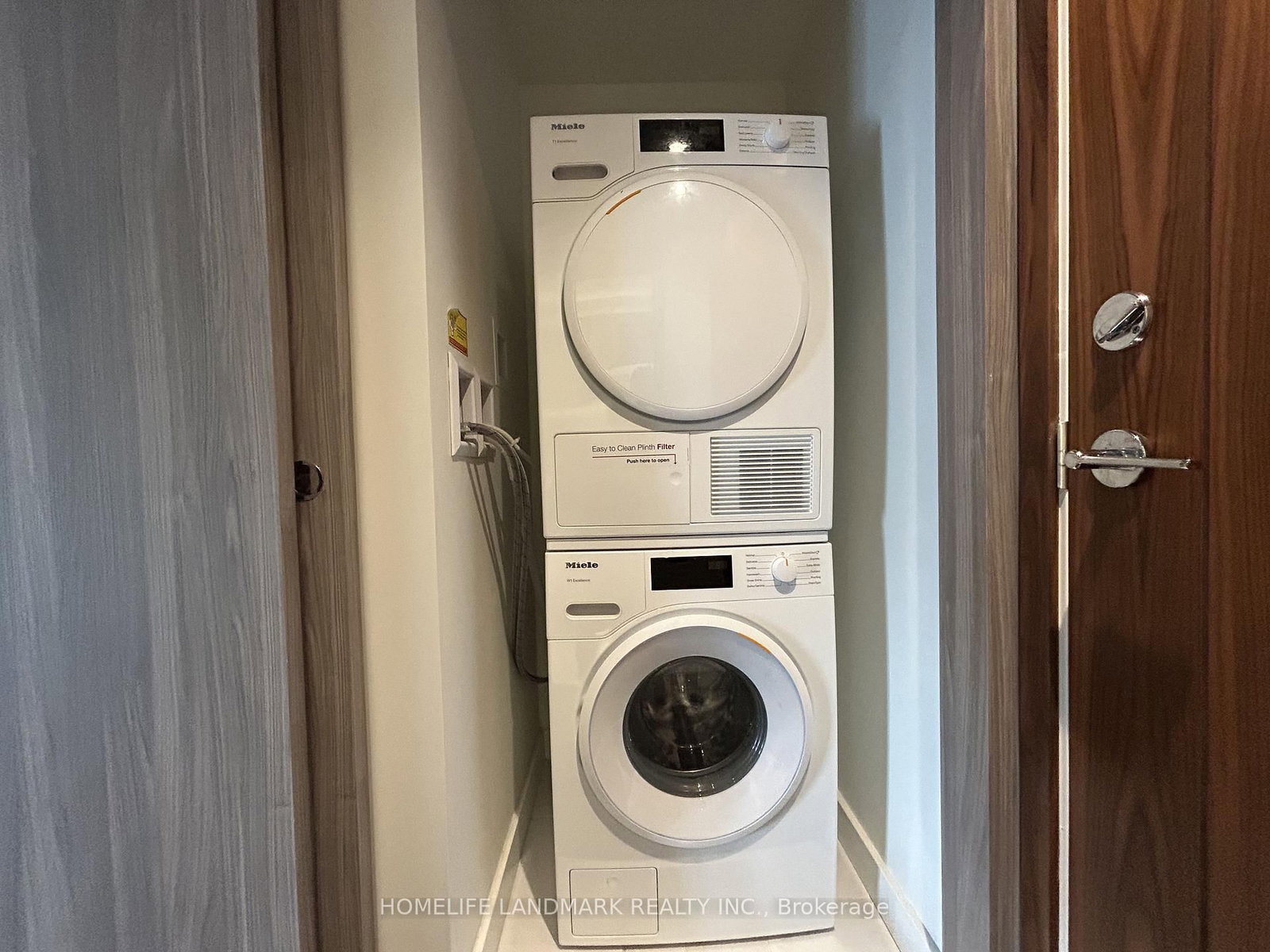 95 Mcmahon Drive, Unit 902 - Photo 18