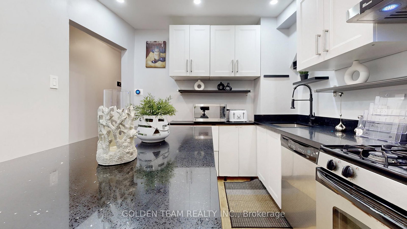 259 Claremont Street - Photo 15