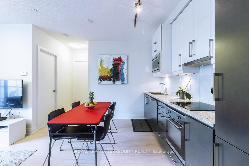 21 Clairtrell Road, Unit 326 - Photo 16