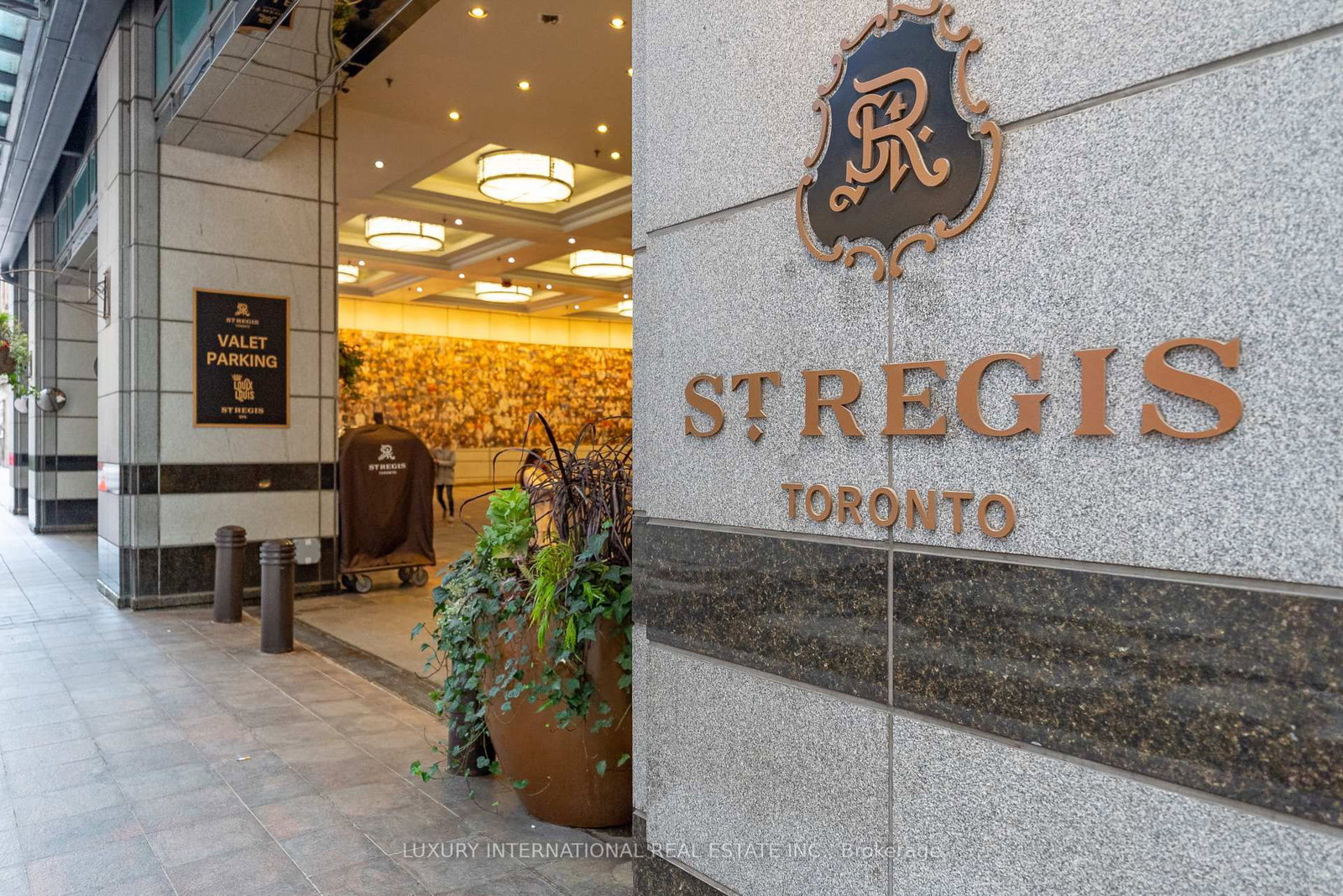 311 Bay Street, Unit 3906