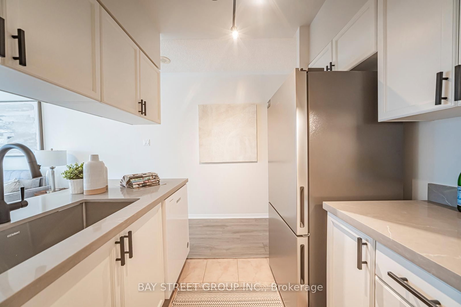 889 Bay Street, Unit 713 - Photo 10