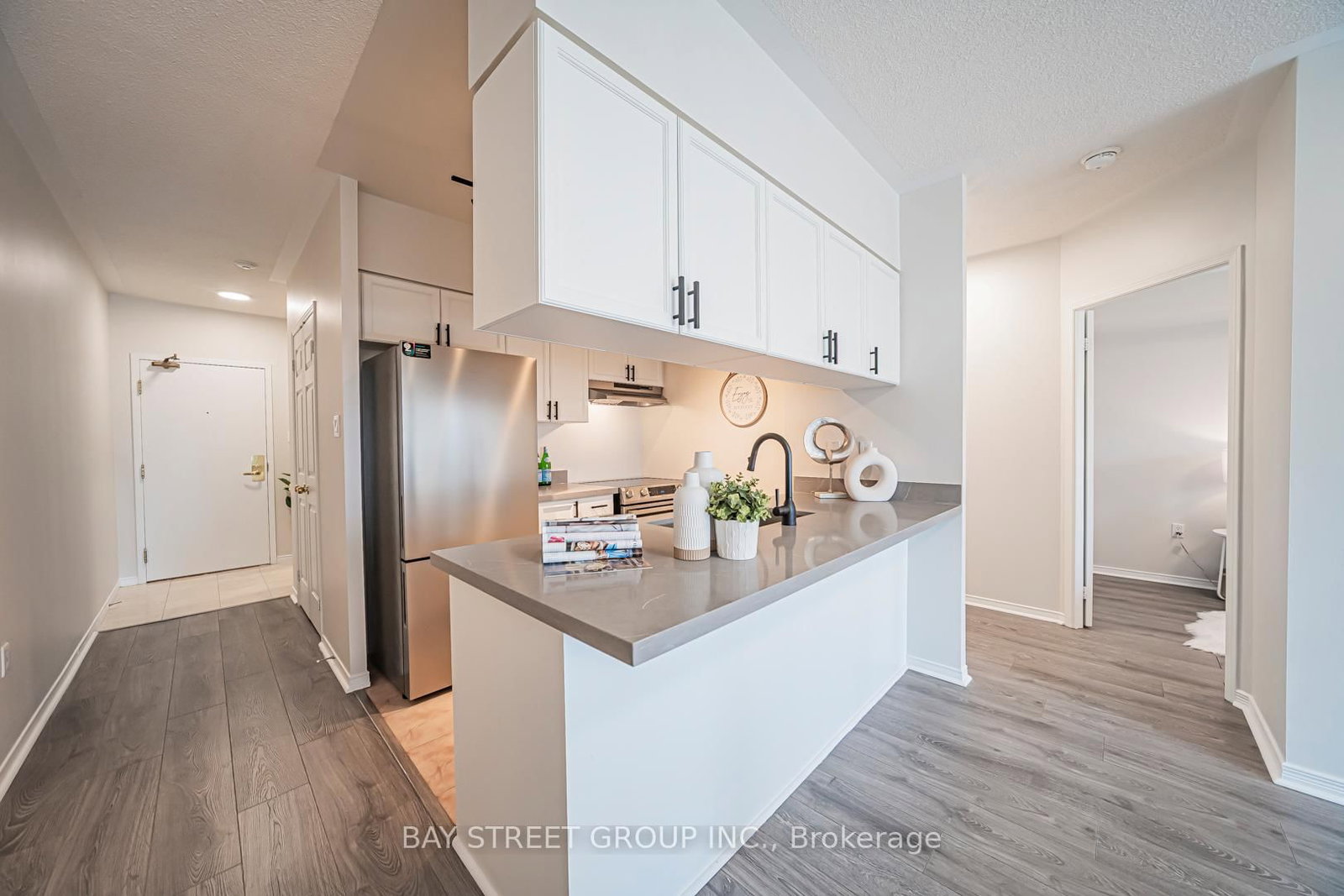 889 Bay Street, Unit 713 - Photo 11