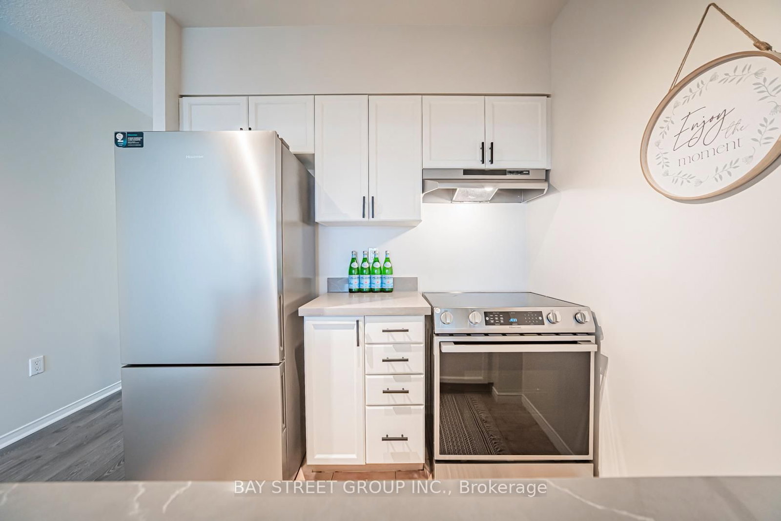 889 Bay Street, Unit 713 - Photo 12