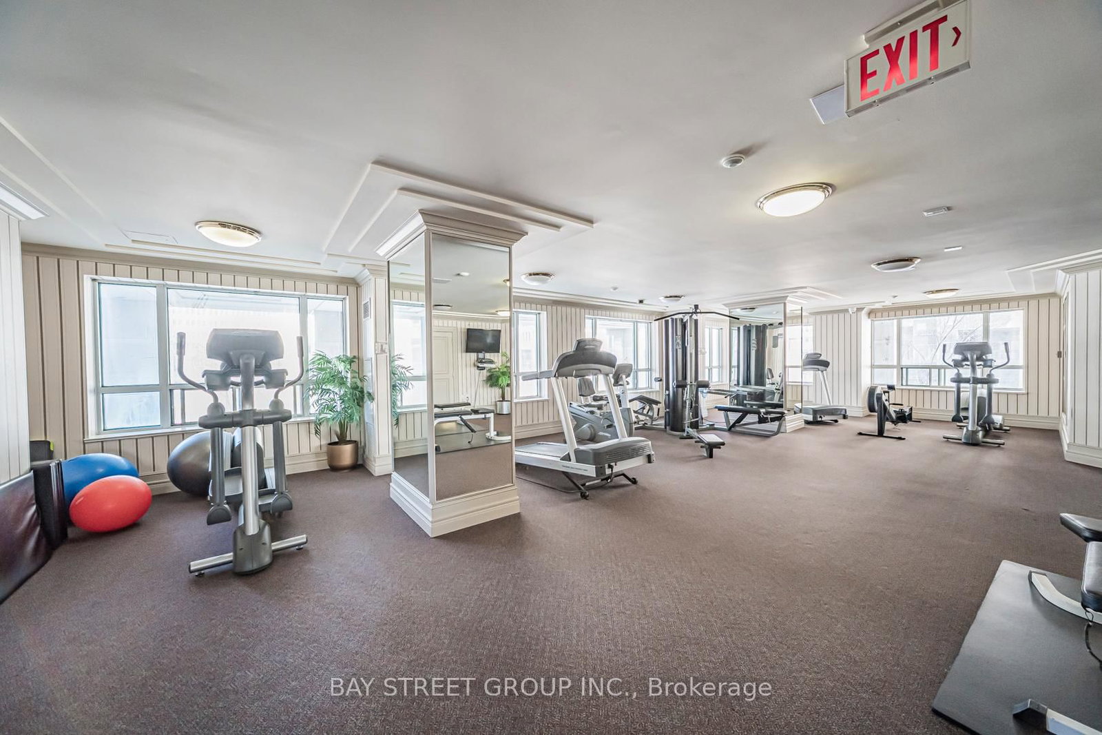 889 Bay Street, Unit 713 - Photo 5