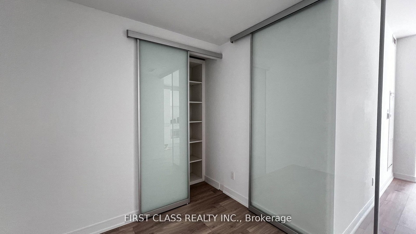 3 Gloucester Street, Unit 4010 - Photo 8