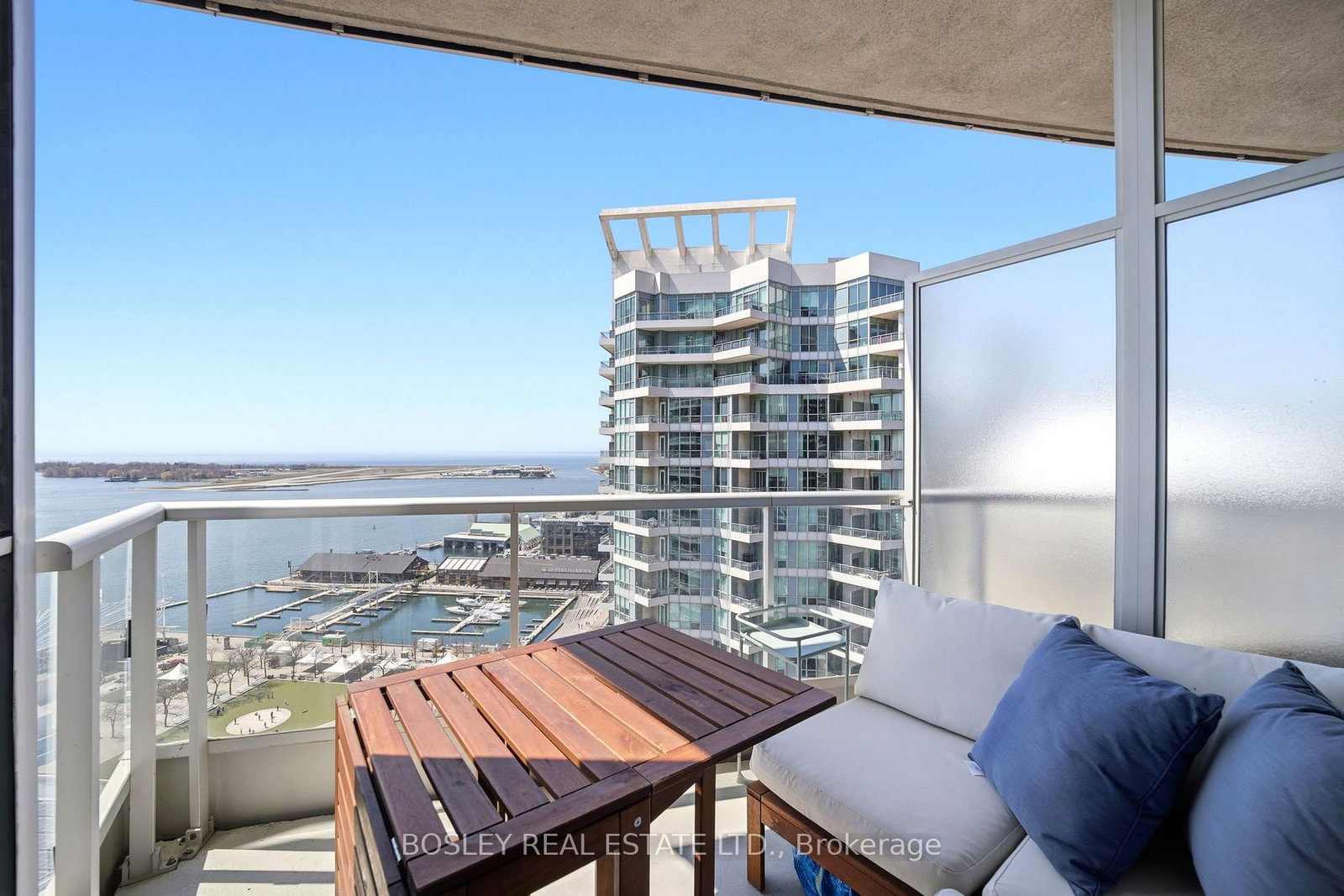 218 Queens Quay W, Unit 2011 - Photo 11