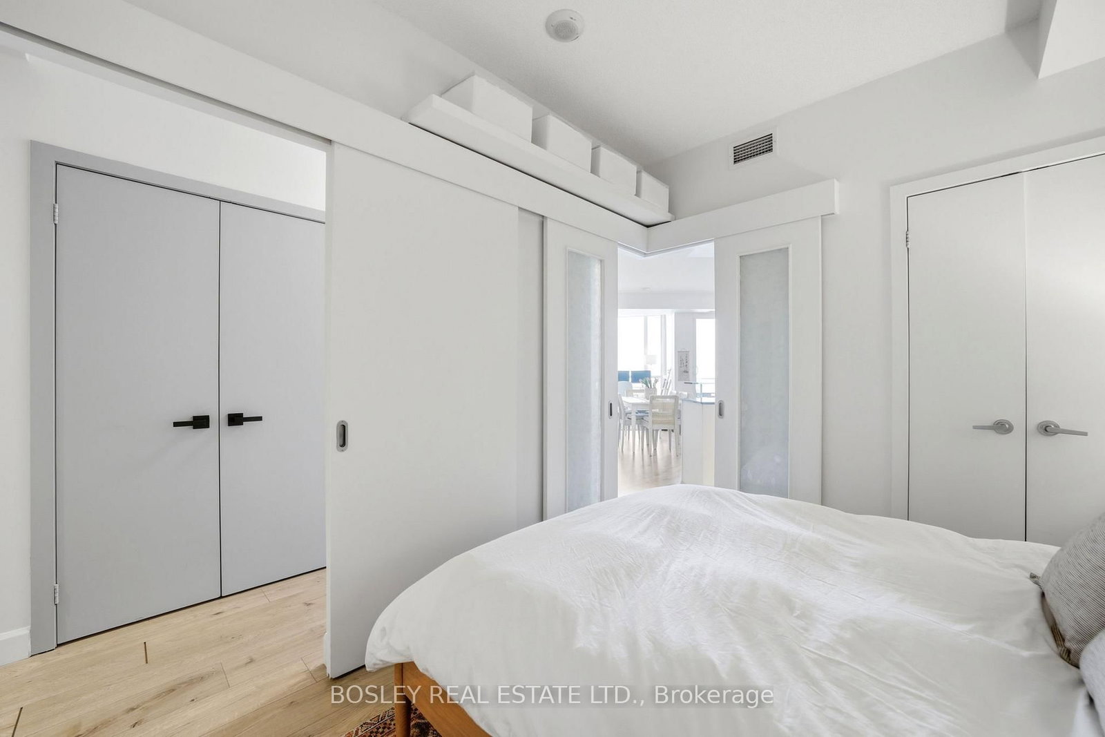 218 Queens Quay W, Unit 2011 - Photo 15