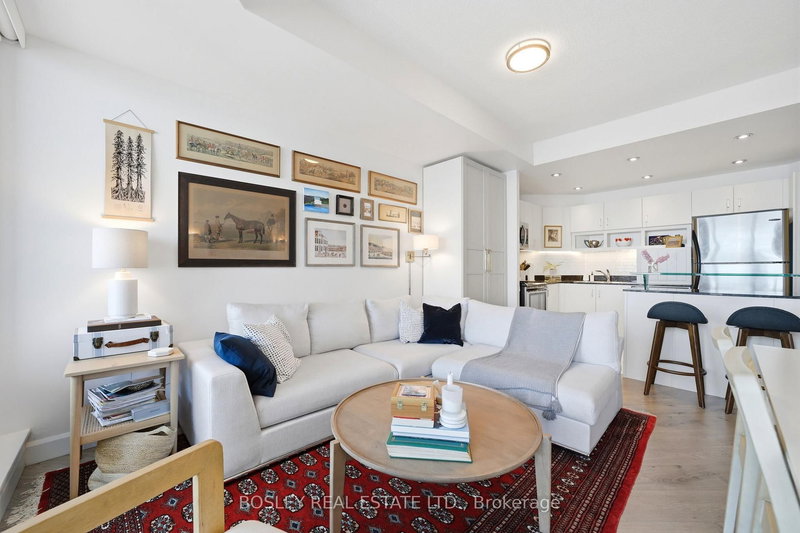 2011 - 218 Queens Quay W, Toronto, M5J 2Y6 | Image 2