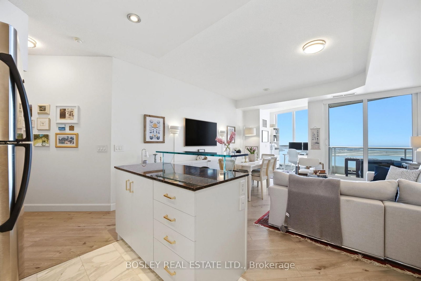 218 Queens Quay W, Unit 2011 - Photo 7