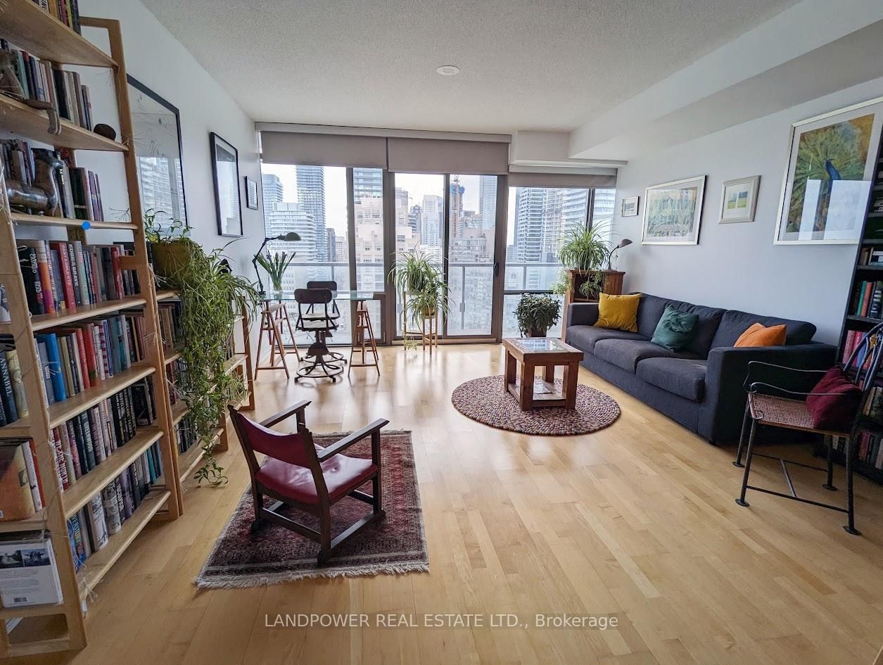 37 Grosvenor Street, Unit 2704