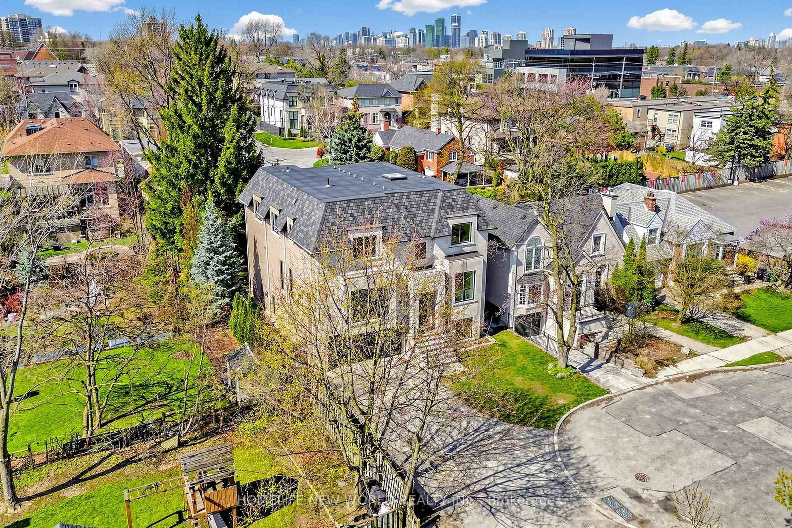 220 Roe Avenue - Photo 32