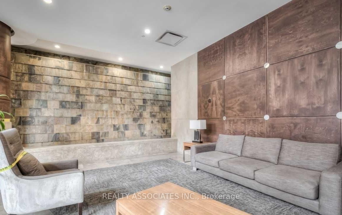 15 Northtown Way, Unit 629 - Photo 14