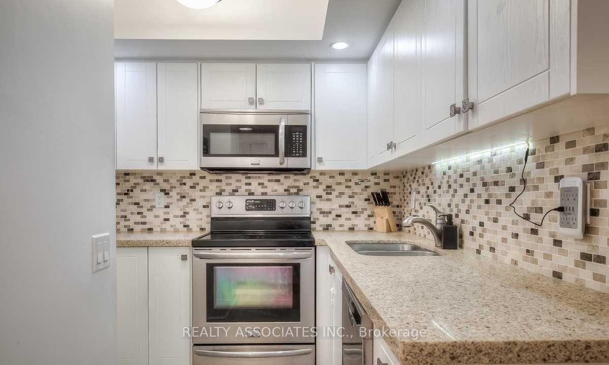 15 Northtown Way, Unit 629 - Photo 16