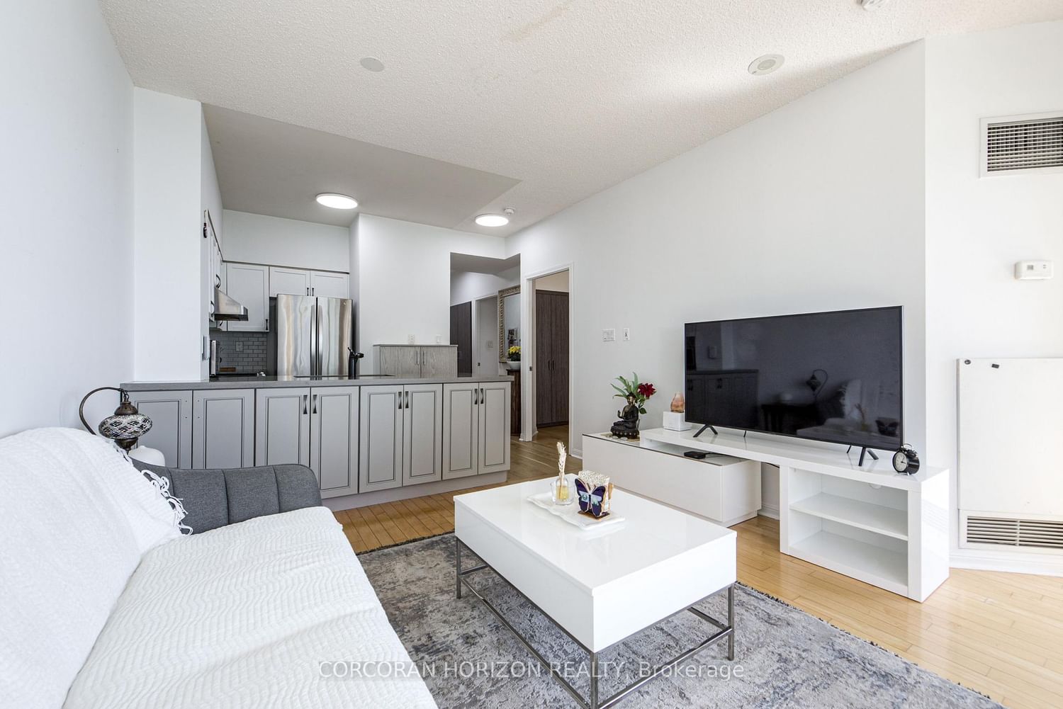 228 Queens Quay W, Unit 2009 - Photo 12