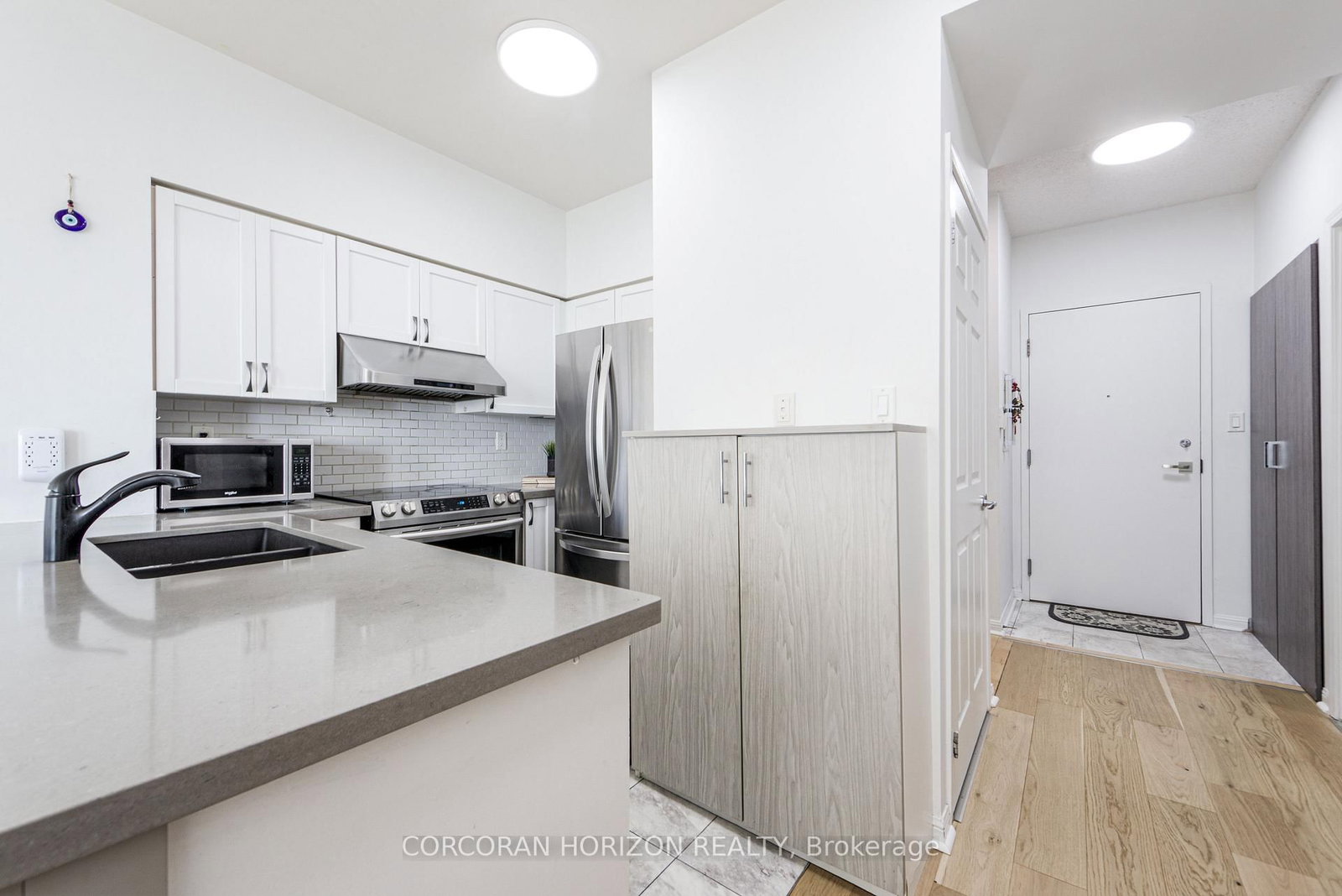 228 Queens Quay W, Unit 2009 - Photo 4