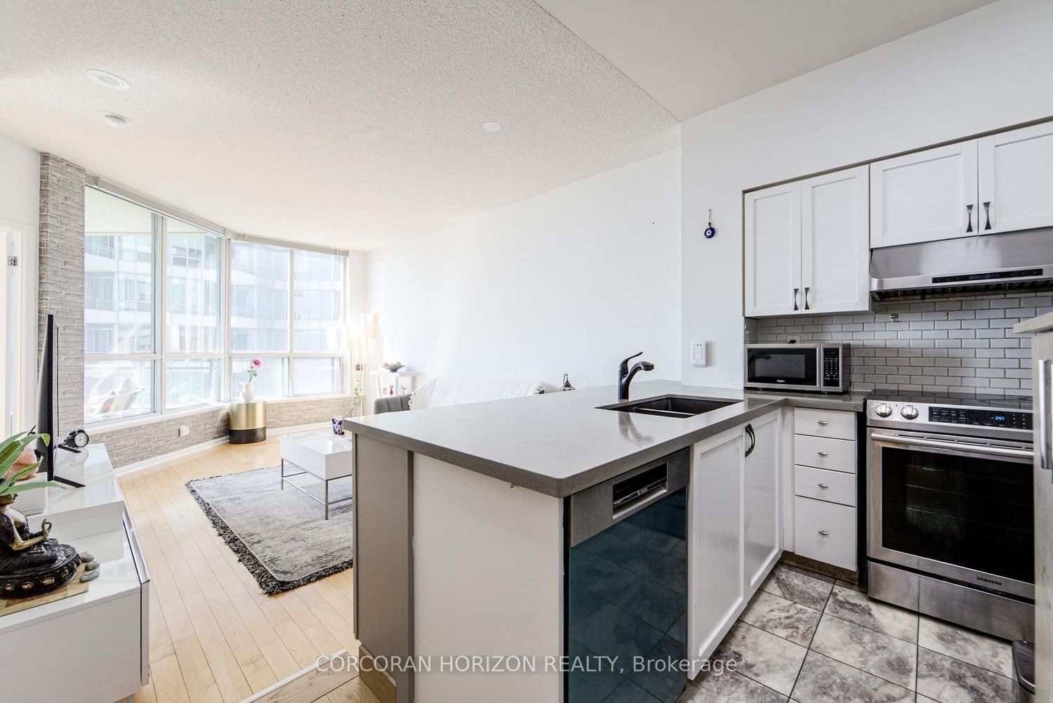 228 Queens Quay W, Unit 2009 - Photo 6