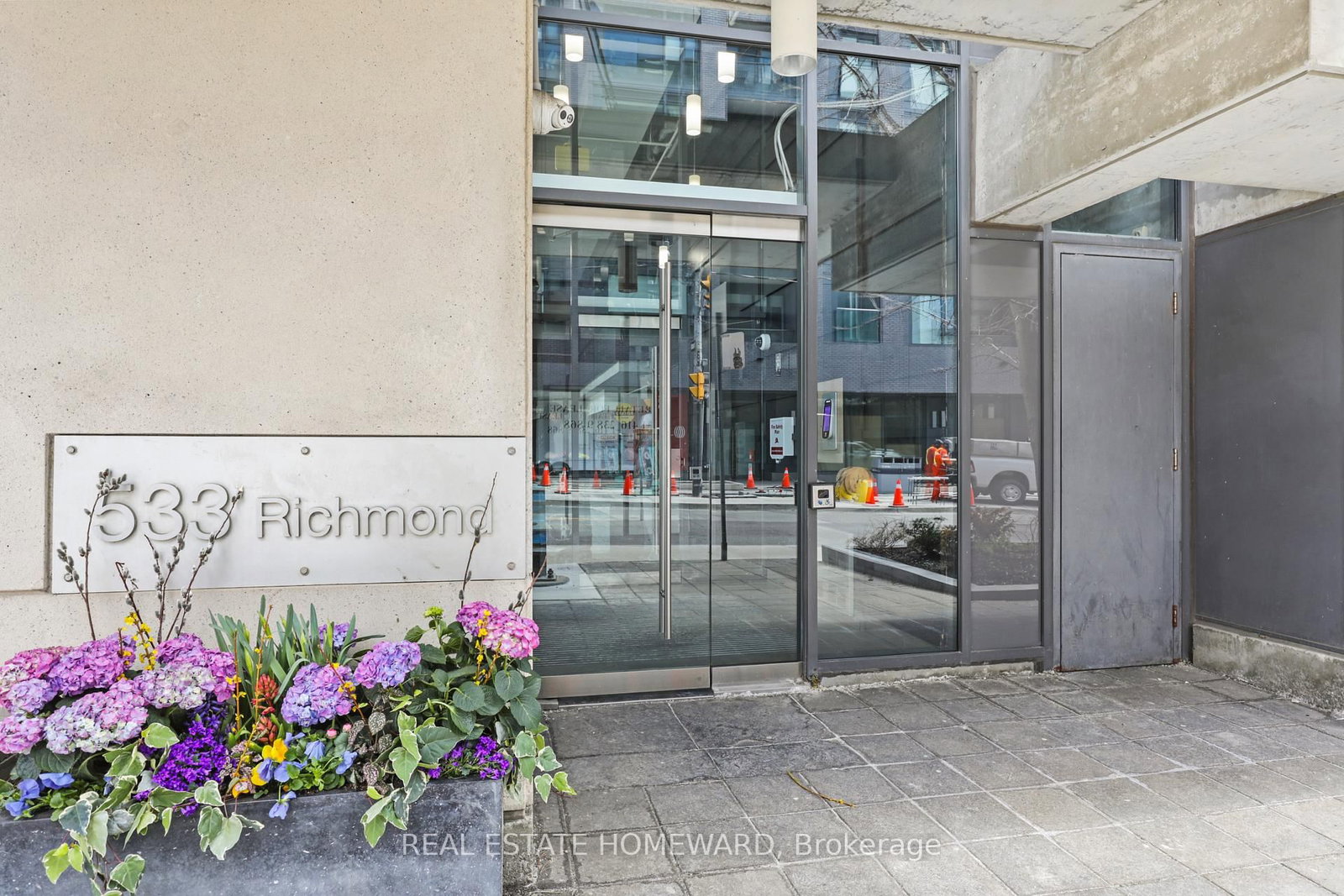 533 W Richmond Street W, Unit # 704 - Photo 2