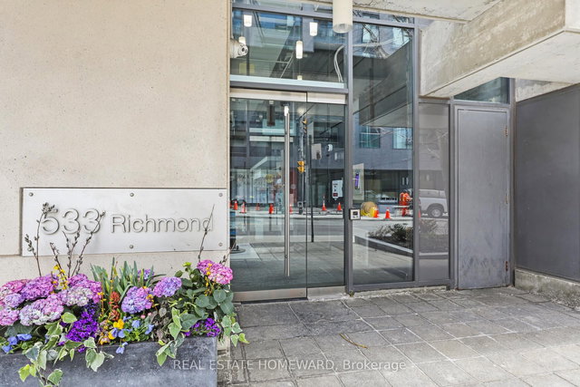 # 704 - 533 Richmond Street W W