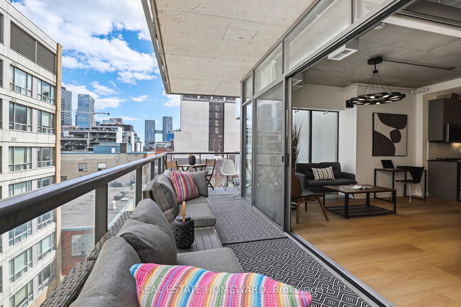 533 W Richmond Street W, Unit # 704 - Photo 28