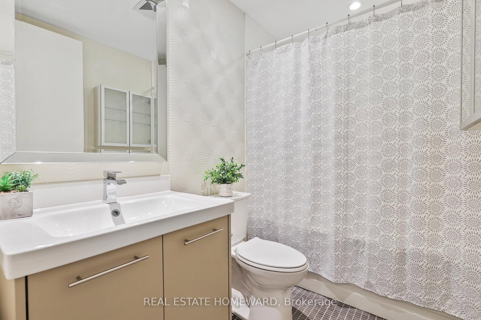 533 W Richmond Street W, Unit # 704 - Photo 8