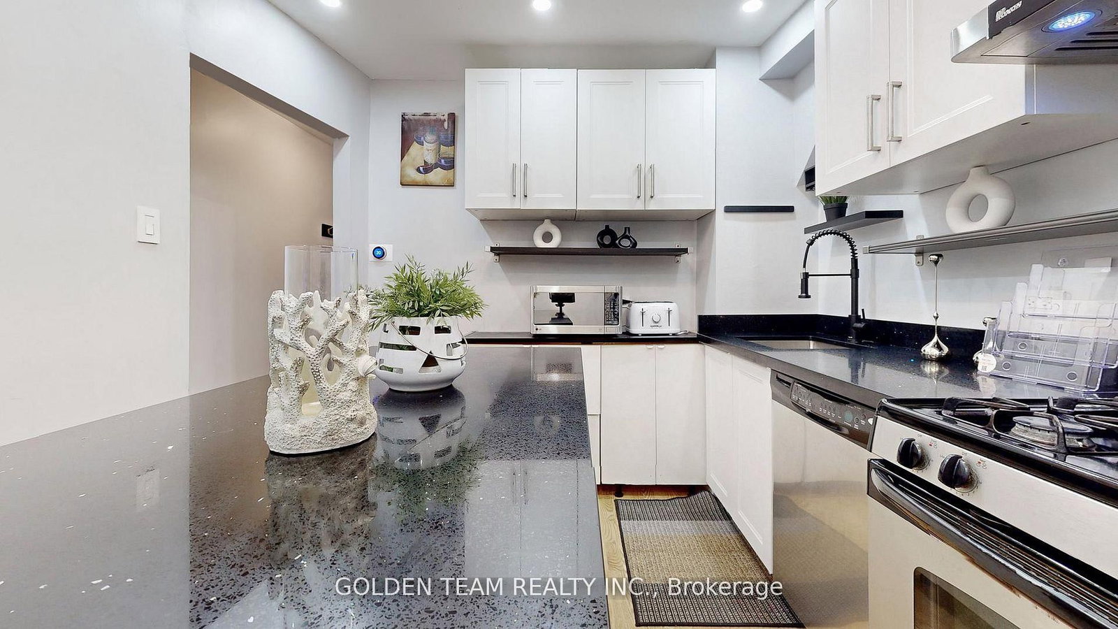 259 Claremont Street - Photo 14