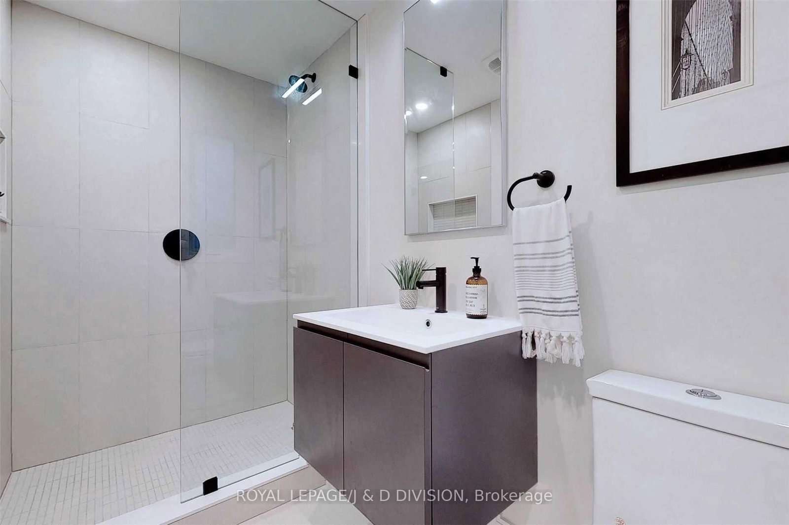 26 Henderson Avenue, Unit Lower - Photo 7