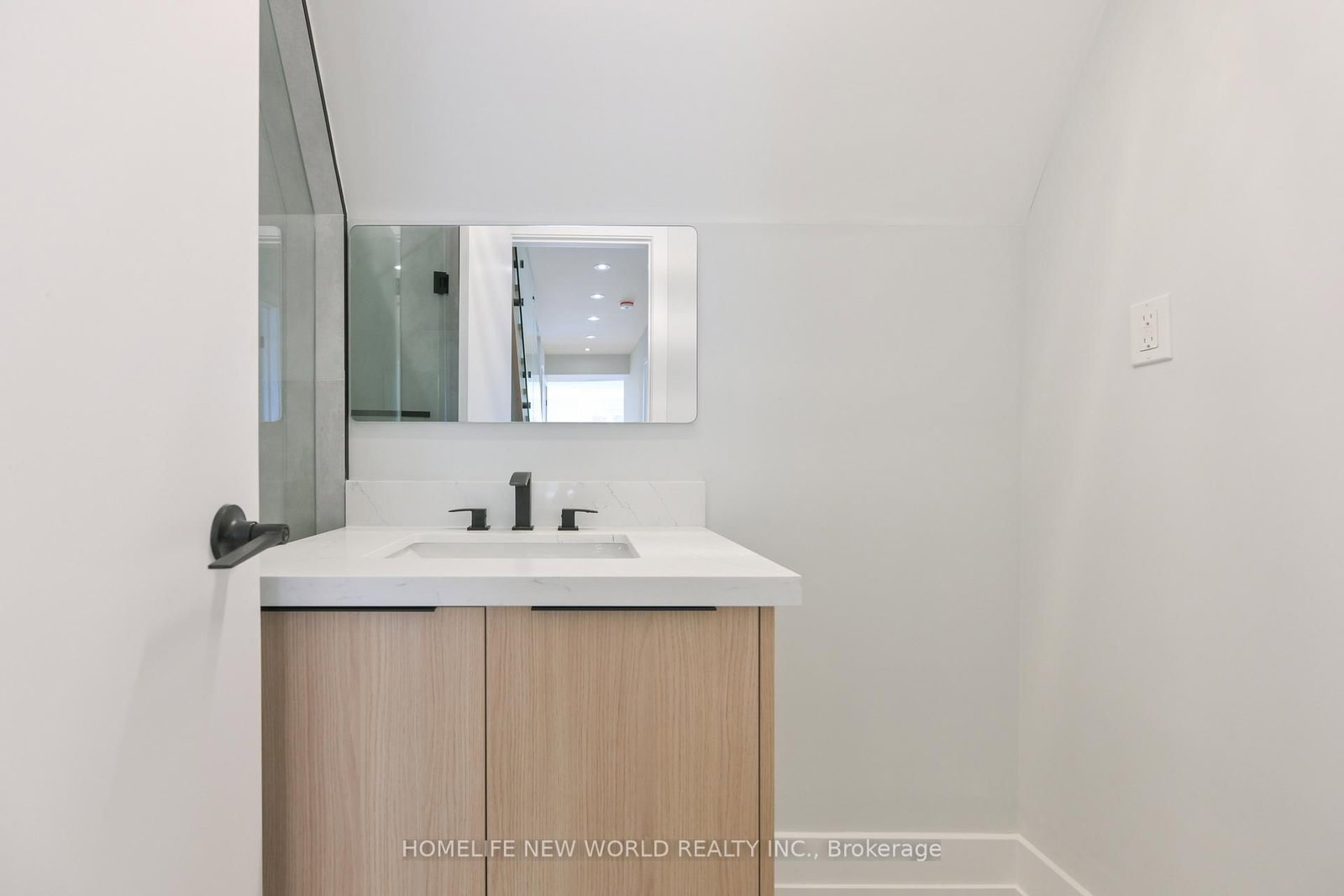 997 Dufferin Street, Unit Upper - Photo 14