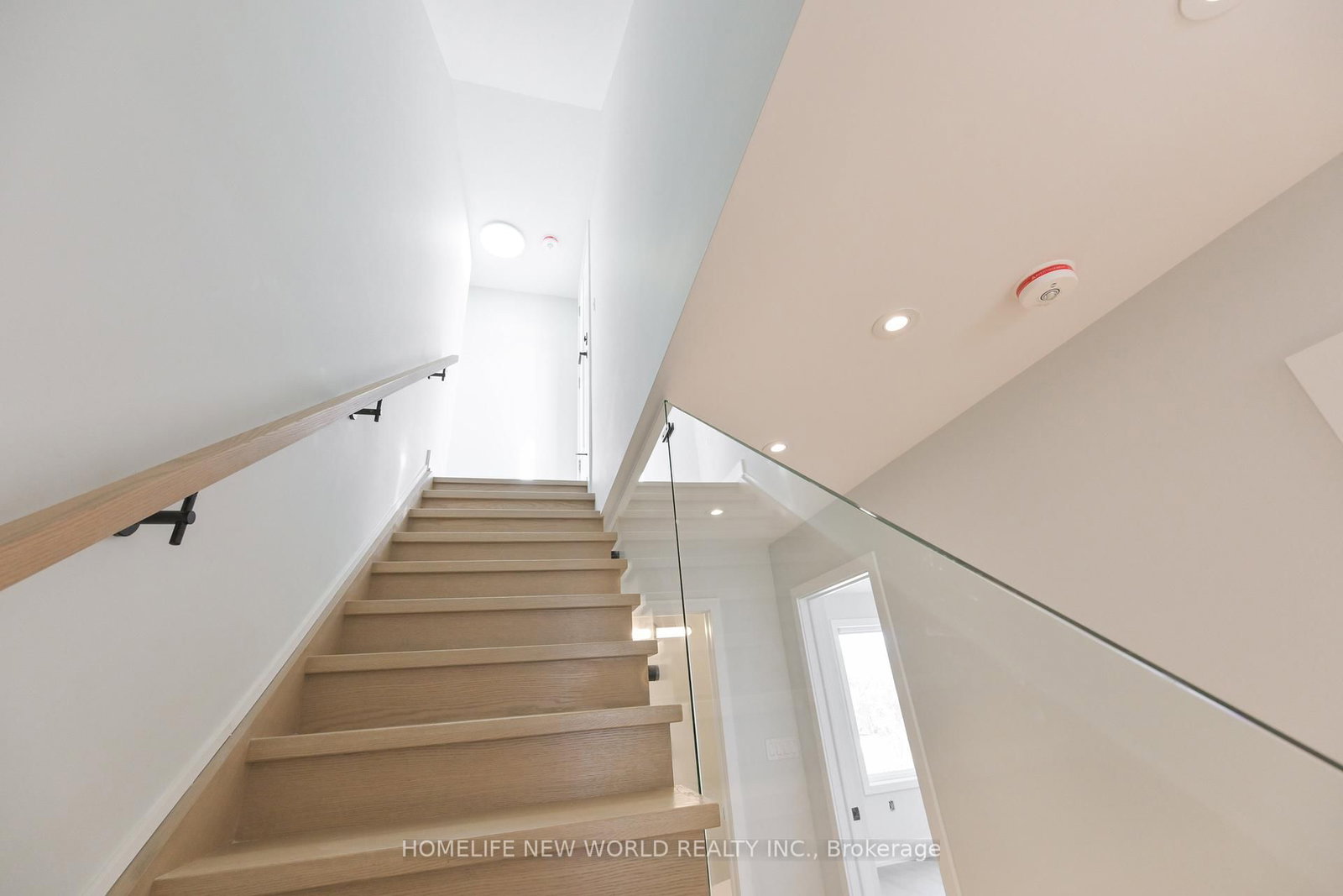 997 Dufferin Street, Unit Upper - Photo 18