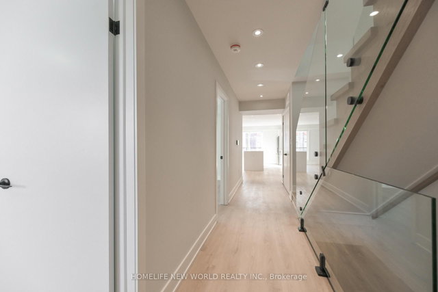 Upper - 997 Dufferin Street