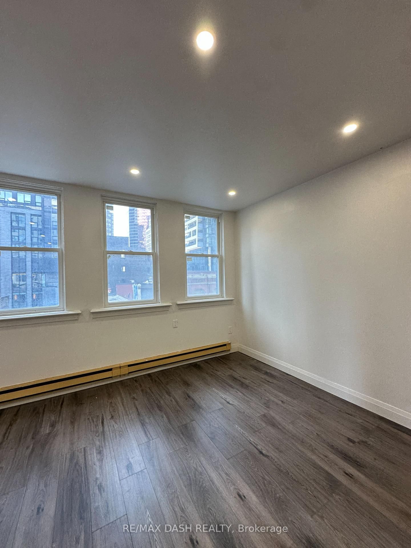565 Yonge Street, Unit 4FL - Photo 15