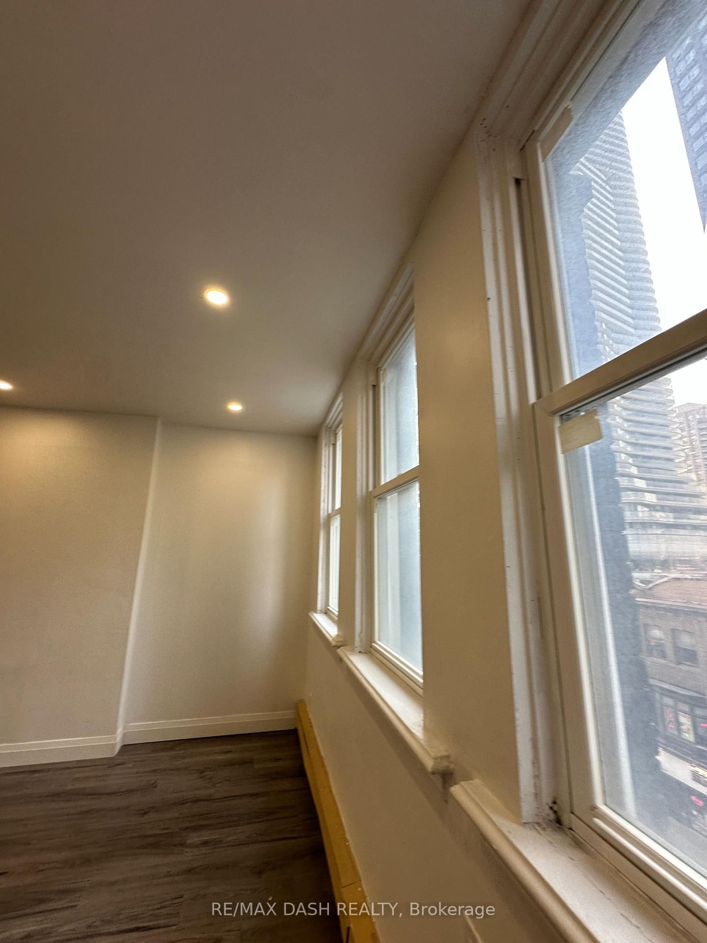 565 Yonge Street, Unit 4FL - Photo 17